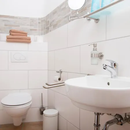 ゲストハウス Gaestehaus La Mula 3*