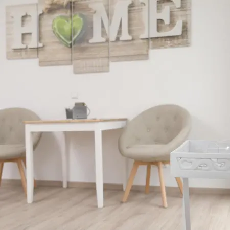 Gaestehaus La Mula ゲストハウス トライス・カーデン