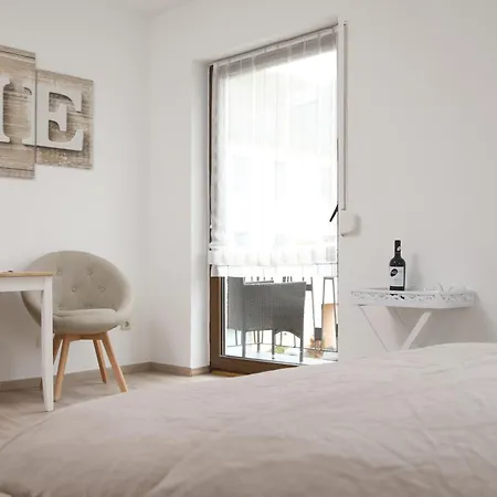 ゲストハウス Gaestehaus La Mula トライス・カーデン